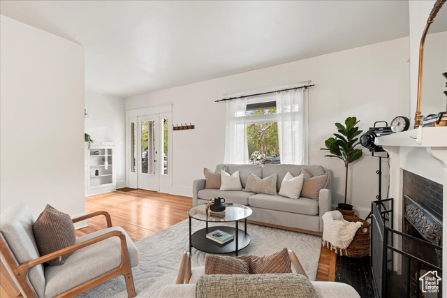 Photo 7 for MLS #2080174 at 946 E Princeton Ave