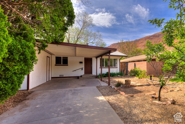 Photo 3 for MLS #2081132 at 127 Birch Ave