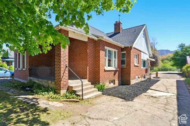 Photo 2 for MLS #2082358 at 868 Washington Blvd