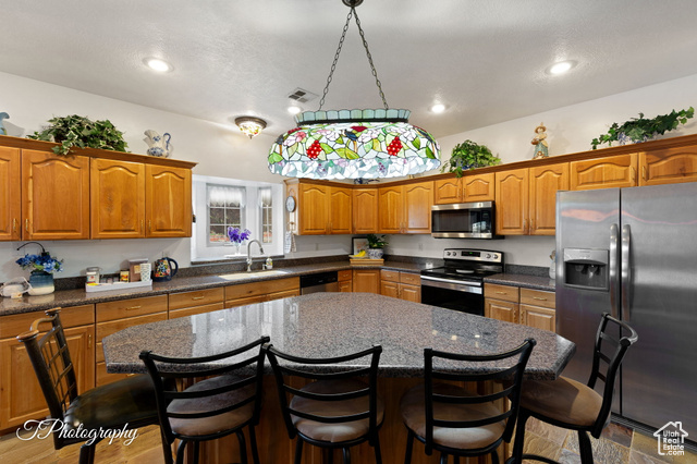 Photo 6 for MLS #2082444 at 885 N Old Farms Rd