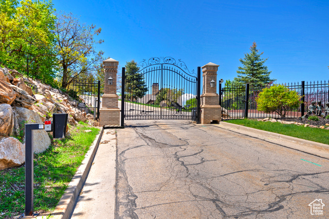 4695 S THOUSAND OAKS DR, Salt Lake City UT 84124