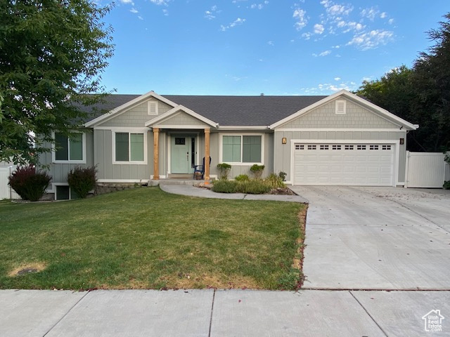 335 N 200 W American Fork, Utah Beautiful home in a great neighborhood in American Fork! In 2020, the exterior front was updated, windows were replaced and a new driveway was installed. The kitchen was updated in 2018 with new steel appliances. New carpet was also installed in 2022.