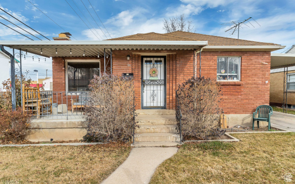55 E 700 N Spanish Fork, Utah ***Price Reduced!***Home currently has tenants, please call with any questions or to schedule a showing, Call agent to schedule showing and give 24 hour notice. Evenings are best at this time. Please do not disturb tenants. Square footage figures are provided as a courtesy estimate only and were obtained from county records . Buyer is advised to obtain an independent measurement.