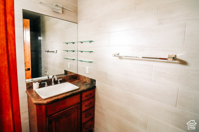 Photo 15 for MLS #2082658 at 985 N Russell Rd