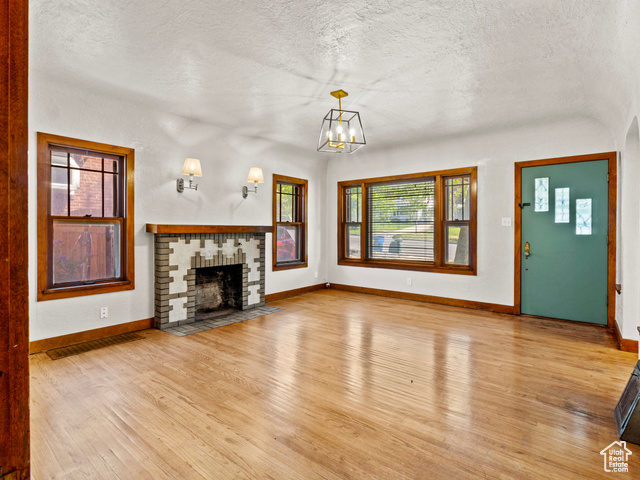 Photo 3 for MLS #2082735 at 1362 Marilyn Dr