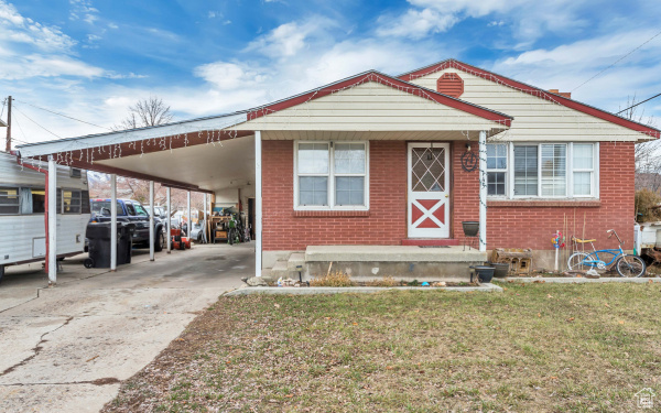 145 W 500 N Spanish Fork, Utah Home currently is a rental. Please call with any questions, or to schedule a showing. Please give 24 hour notice and do not disturb tenants. Square footage figures are provided as a courtesy estimate only and were obtained from county records . Buyer is advised to obtain an independent measurement.