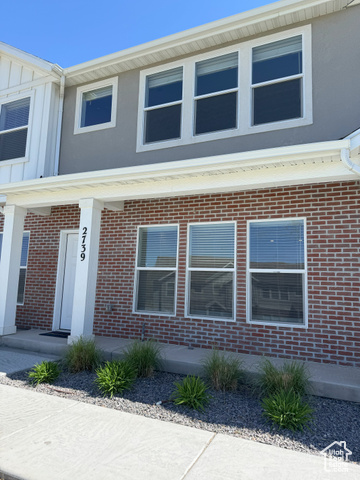 2739 E KISTLER ALY Eagle Mountain, Utah Welcome to your new home! This beautifully maintained townhome features a kitchen with a big island and beautiful backsplash. The house has LVP flooring and quartz countertops. All appliances are included. Square footage figures are provided as a courtesy estimate only and were obtained from county records . Buyer is advised to obtain an independent measurement.