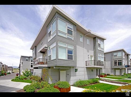 7735 S BARCLAY DR, Midvale UT 84047