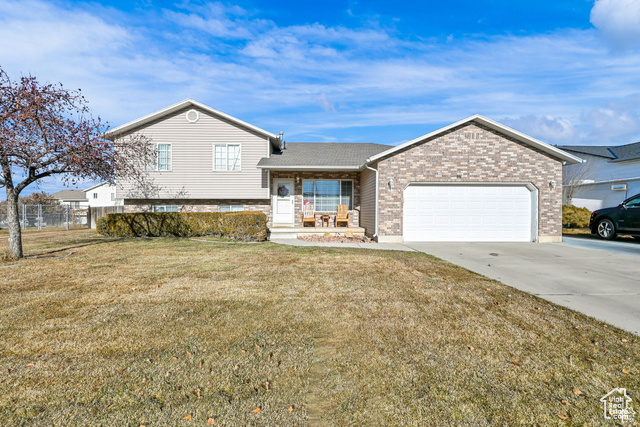3002 W 4475 S, Roy UT 84067
