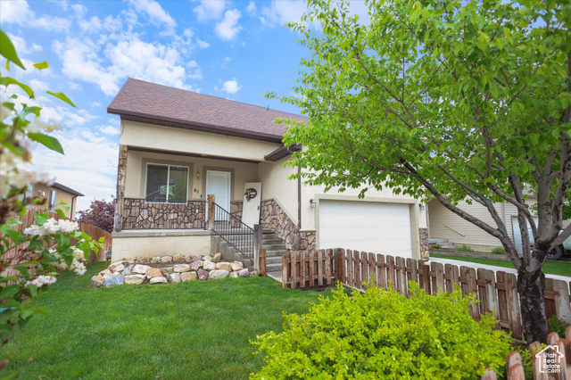 61 N PEACH ST Santaquin, Utah **SELLER WILL CONTRIBUTE UP TO $5,000 TOWARDS BUYERS CLOSING COSTS** Charming 4-bed, 2.5-bath home in a friendly neighborhood with stunning mountain views and nearby trails! Equipped with a new furnace, AC unit, water heater, and water softener. This move-in-ready gem offers modern comfort, a spacious layout, and is perfect for entertaining family and friends. Don't miss out-schedule your tour today!