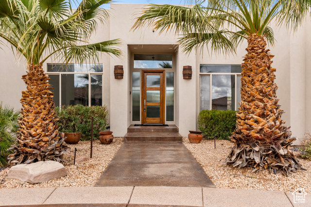 Photo 2 for MLS #2083357 at 1640 S Agate Cir