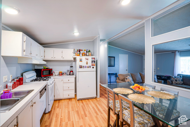 Photo 8 for MLS #2083416 at 3914 S Swallow St #167