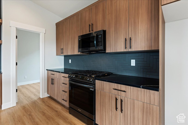 Photo 7 for MLS #2083568 at 1582 E Maddies Cv #19