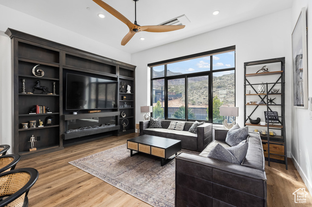 Photo 2 for MLS #2083586 at 1450 W Torrey Pines Rd