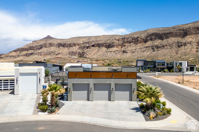Photo 8 for MLS #2083586 at 1450 W Torrey Pines Rd