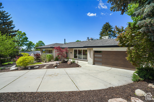 Photo 3 for MLS #2083890 at 3501 E Loren Von Dr