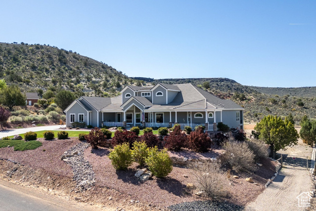 Photo 2 for MLS #2083964 at 947 W Amethyst Dr