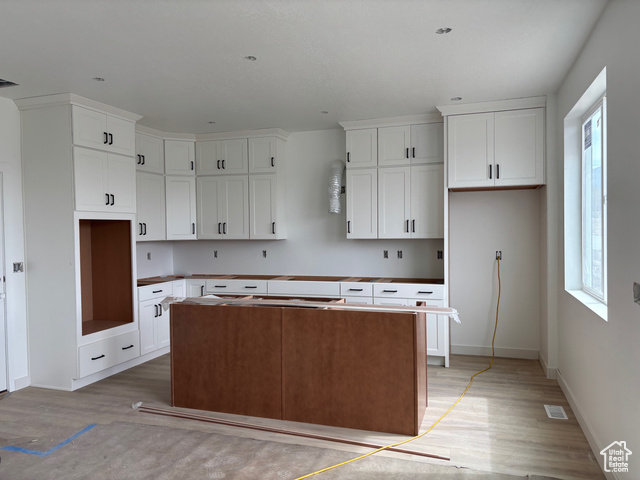Photo 4 for MLS #2084005 at 913 W Bullion St #10