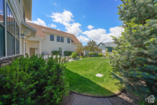 Photo 9 for MLS #2084074 at 5038 W Lake Ave