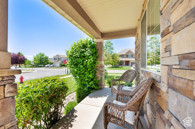Photo 3 for MLS #2084151 at 1396 Churchill Downs