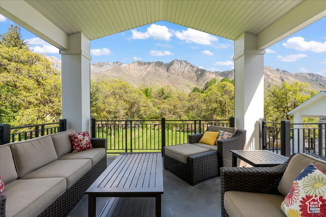 Photo 5 for MLS #2084324 at 1116 N Birch Cir