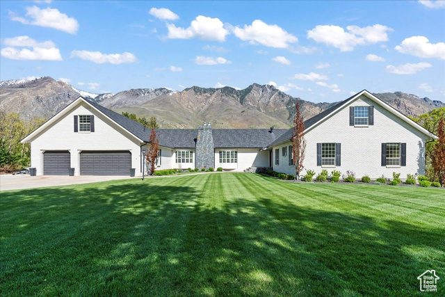 Photo 2 for MLS #2084324 at 1116 N Birch Cir