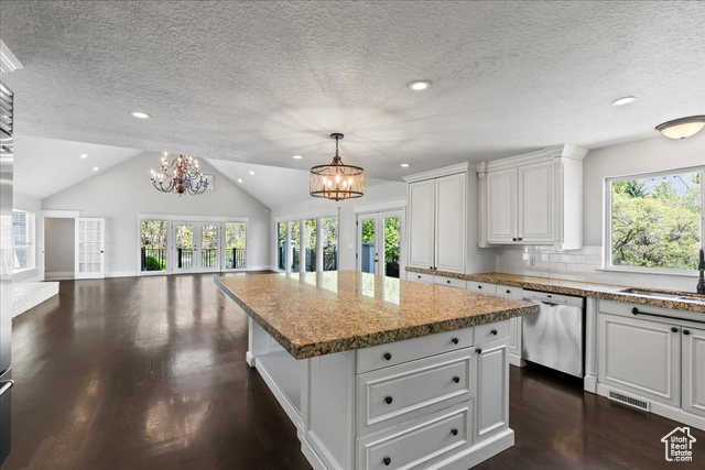 Photo 11 for MLS #2084324 at 1116 N Birch Cir