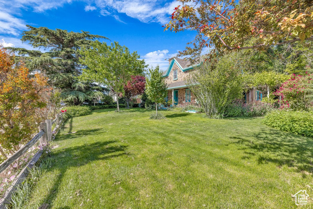 Photo 2 for MLS #2084355 at 10 N Ash Creek Dr