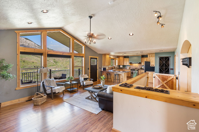 Photo 8 for MLS #2084610 at 2013 N River View Cir