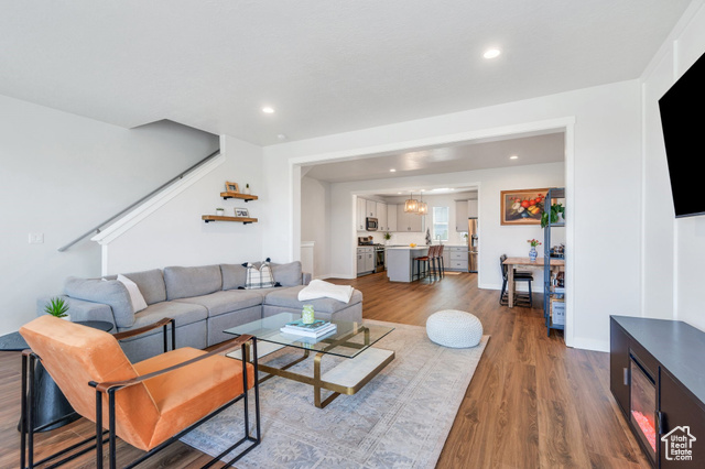 Photo 4 for MLS #2084667 at 5807 W Lake Ave