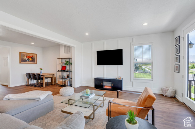 Photo 9 for MLS #2084667 at 5807 W Lake Ave