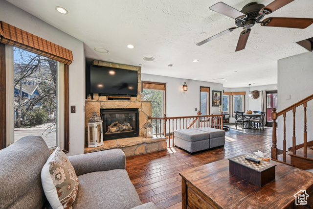 Photo 5 for MLS #2084717 at 1378 Park Ave #3