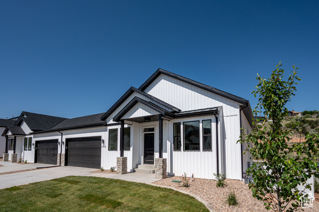Photo 3 for MLS #2084773 at 732 S Liberty Dr