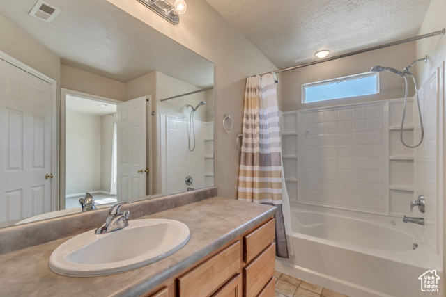 Photo 9 for MLS #2084849 at 1524 W Napa Ave