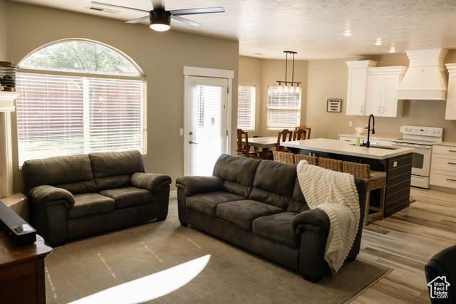 Photo 3 for MLS #2084886 at 40 N Stone Mountain Dr