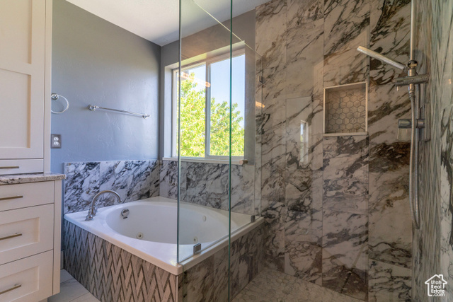 Photo 6 for MLS #2084929 at 886 Cambridge Dr