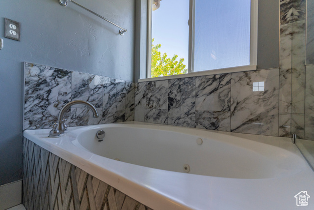 Photo 5 for MLS #2084929 at 886 Cambridge Dr