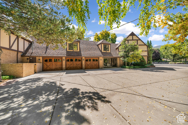 Photo 3 for MLS #2085075 at 305 S Rachel Ln