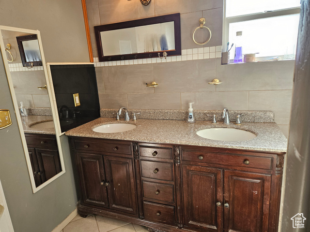 Photo 10 for MLS #2085195 at 801 W Genesee Ave