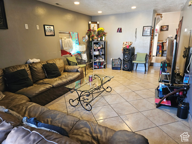 Photo 5 for MLS #2085195 at 801 W Genesee Ave