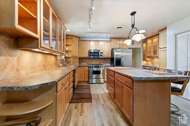Photo 11 for MLS #2085245 at 4675 Jefferson Ave