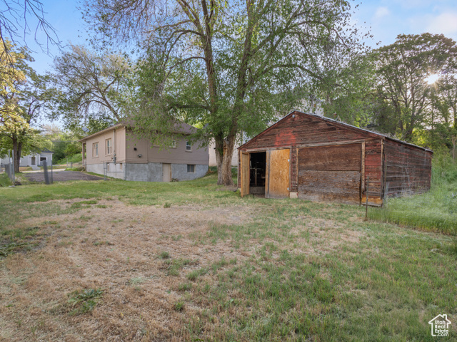 Photo 26 for MLS #2085536 at 551 E 27th St