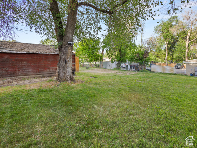 Photo 28 for MLS #2085536 at 551 E 27th St