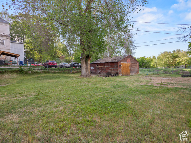 Photo 25 for MLS #2085536 at 551 E 27th St