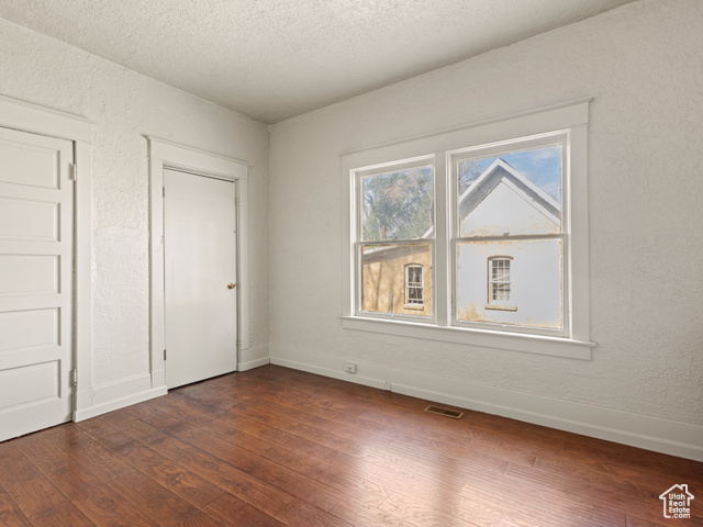 Photo 12 for MLS #2085536 at 551 E 27th St