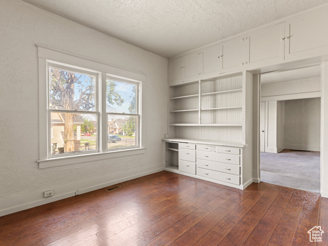 Photo 13 for MLS #2085536 at 551 E 27th St
