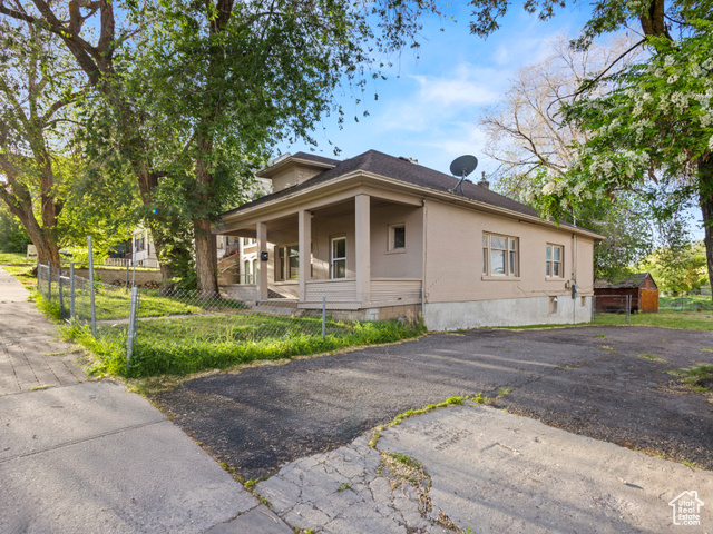 Photo 2 for MLS #2085536 at 551 E 27th St
