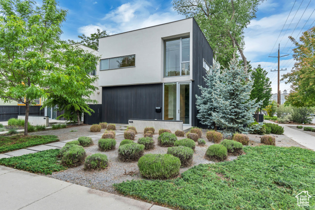 608 S 400 E Salt Lake City, Utah 2 Story Contemporary single family home. A unique find for the Downtown Resident. 3 beds, 2.5 baths with a nice, enclosed party patio, detached finished garage. Thoughtful design that maximizes privacy with lots of built-in storage spaces. Large finished pantry for all of your snacks. Landscaping designed for privacy and quiet plus green views from the windows. Private back yard. Centrally located to downtown hot spots. Bike to work and play! Great freeway access, restaurants, shopping, 10 minutes to SLC Airport and so much more! Move in Ready! Request your showing today!