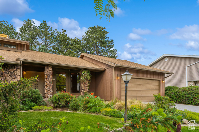 2073 E 9060 S, Sandy UT 84093