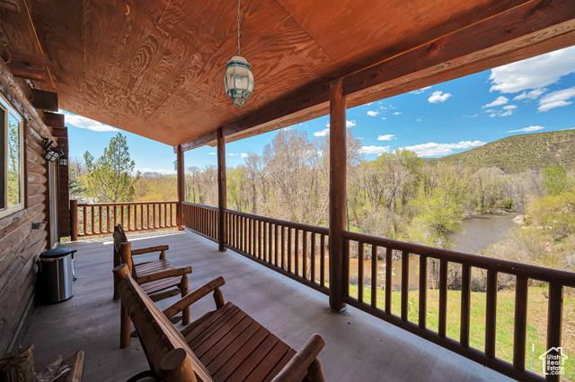 Photo 9 for MLS #2085768 at 1375 Pinion Ln